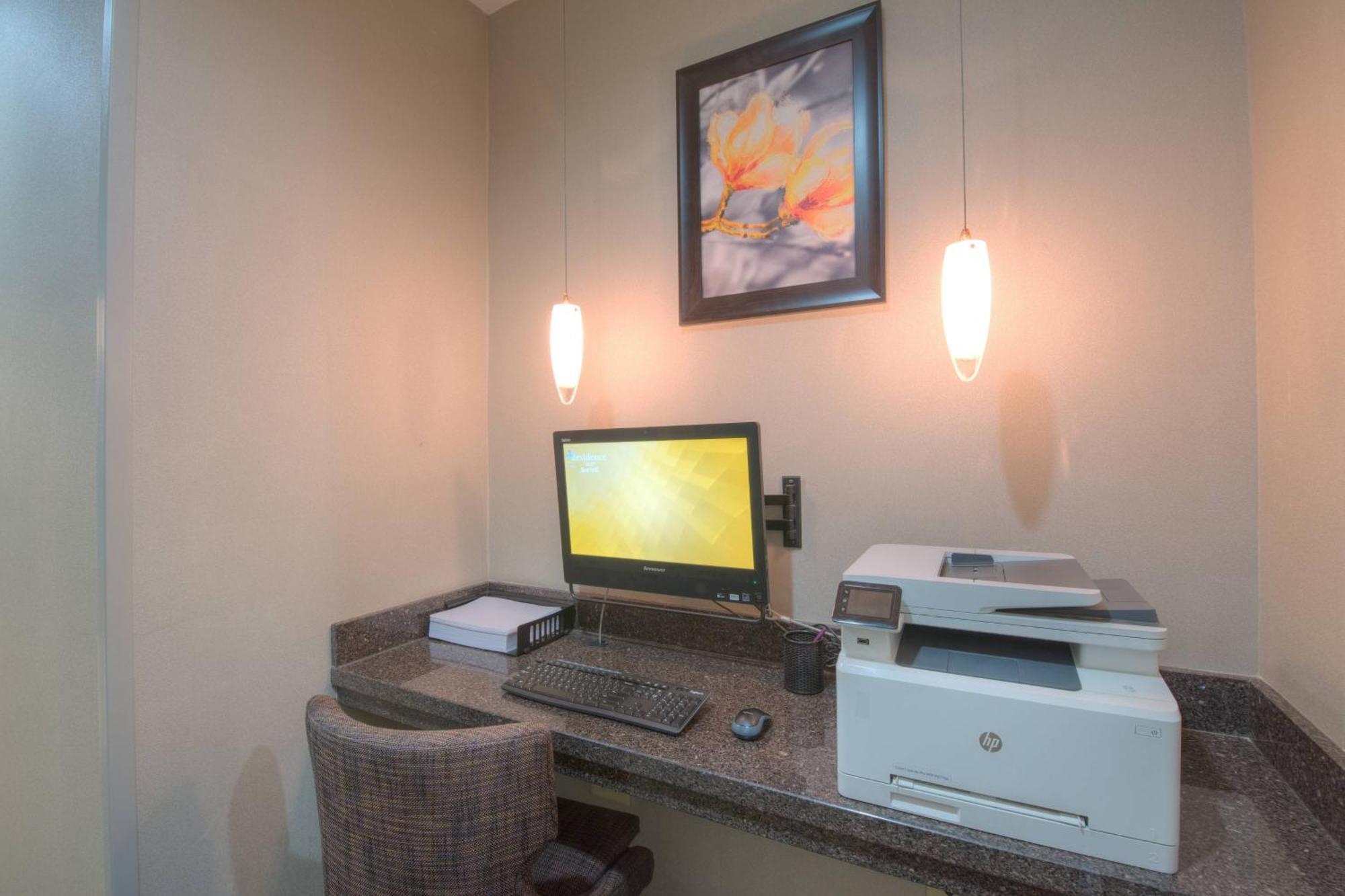 Buckhead/lenox Park Hotel 3*